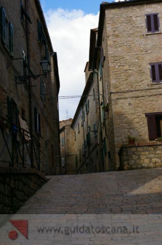 Volterra vicolo centro storico