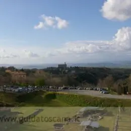 Vista panorámica del anfiteatro en Volterra