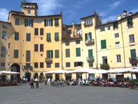 Piazza Anfiteatro in Lucca